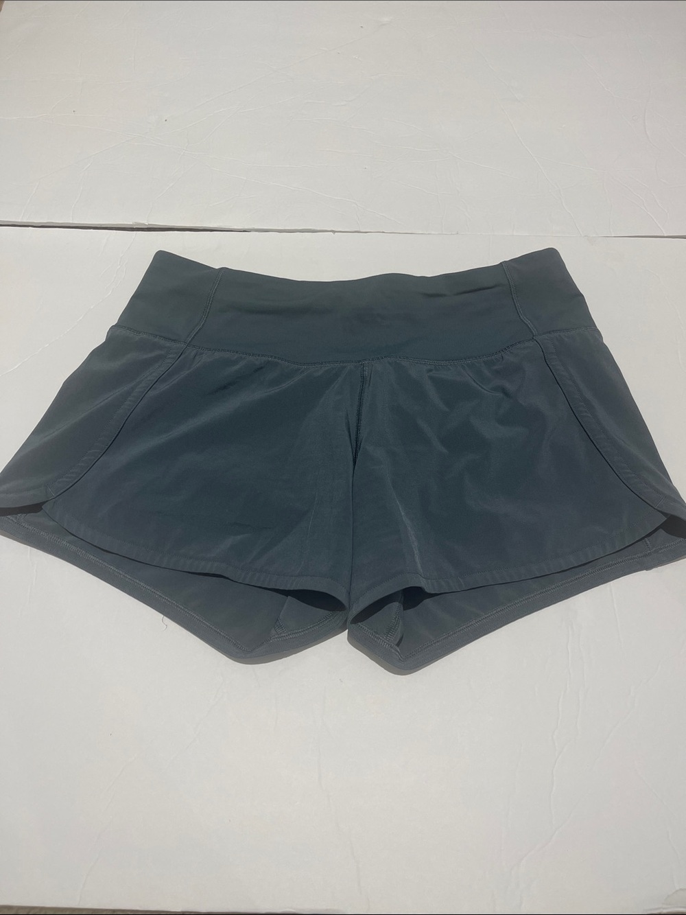 Lululemon Active Mid-Rise Double-Layer Sport Shorts sage green 4